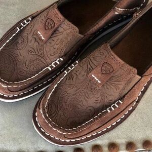 Ariat Cruiser Tooled Leather Slip-On Shoes Women’s 11B Floral Embossed Suede